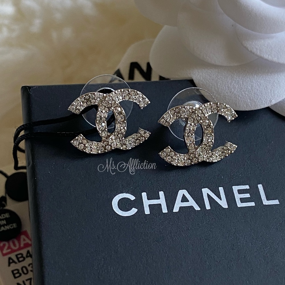 CHANEL NWT CC Silver Wavy Crystal Earrings